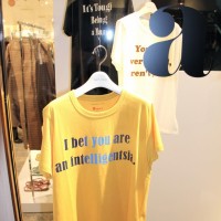 「男はつらいよ」の寅さんの名台詞をモチーフにしたコラボレーションTシャツ