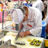 大阪府「すし萬」が初出店、昔ながらの大阪鮨を現代風にアレンジ