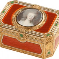 マリー・アントワネットの肖像画で装飾された小箱