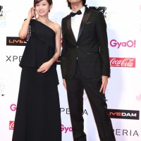 「MTV VMAJ 2013」に登場した前田敦子と金子ノブアキ