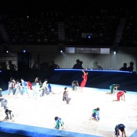 三宅一生企画青森大学男子新体操部公演