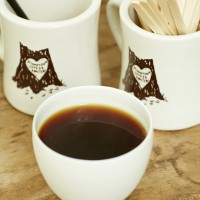 「スタンプタウン・コーヒー・ローターズ」滋賀県の陶芸作家・大谷哲也によるパドラーズコーヒー、オリジナルのカップ。コーヒーの味はもちろん香りや、色などを最大限に引き出すよう、試行錯誤を重ねたそう。