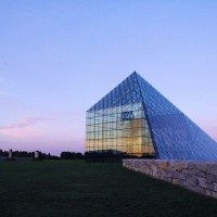 モエレ沼公園とガラスのピラミッド「HIDAMARI」