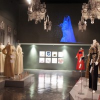 英国ハイファッション50年の歴史を辿る「ベルヴィル・サスーン」展