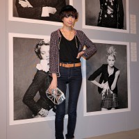 太田莉菜。2012年3月に東京で開催された「シャネル」の「リトル ブラック ジャケット」展にて