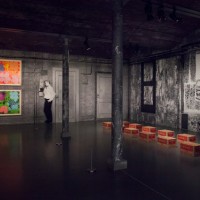 ウォーホルのニューヨークのスタジオ「シルバーファクトリー」を再現