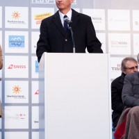 「スイス・デイズ」開会式にて挨拶を述べるブルカルテール大統領