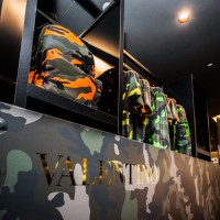 ヴァレンティノが伊勢丹メンズにポップアップショップをオープン