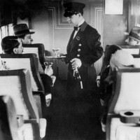 1944年以前の客室乗務員はバーマンなどの接客業を経験した男性のみだった