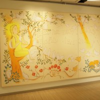 和歌山県立医科大学付属病院母子医療センター治療室前の壁画『鳥の歌』