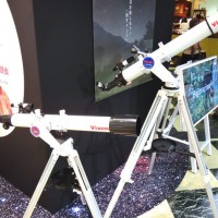 会場では天体望遠鏡をはじめ宇宙や星空に関するグッズも販売