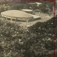 愛媛県民館（愛媛県松山市、1953 年）1954 年撮影 (C)丹下健三