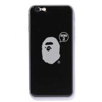 「ア ベイシング エイプ（A BATHING APE）」のiPhoneケース（4,200円）