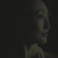 「OUTSIDE CHANEL」。オペラ歌手の小川里美