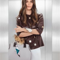 モデルのエリザ・セドナウィが主演のショートムービー「ザ・バーチュアス・エレベーター」