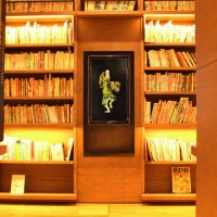 チームラボの「図書館で踊る人」