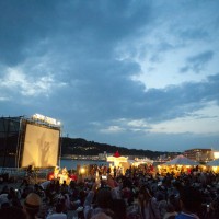 白川郷の世界遺産登録20周年を記念して映画祭「CINEMA CARAVAN in 白川郷」を開催
