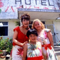 恵比寿ガーデンプレイスの夏イベント「YEBISU GARDEN PLACE Summer Event」／『ホテル・ハイビスカス』-(C) 2002「ホテル・ハイビスカス」パートナーズ
