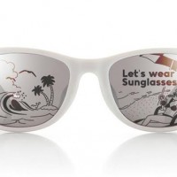 各出店場所や夏をイメージしたプリントをあしらったオリジナルサングラスを発売