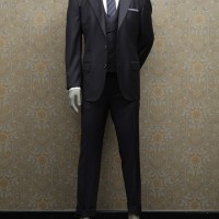 ブルネロ クチネリ「ブルネロ クチネリ（BRUNELLO CUCINELLI）」のベスト（16万円）を合わせることで3Pとなるスーツ（50万円）