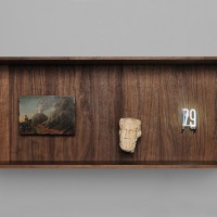 79, Pompeii Eruption｜Cabinet in walnut wood, oil on wood, white marble, neon｜45 x 110 x 30 cmPhoto : Pierre Antoine Courtesy : Galerie Perrotin, Paris.(C)Laurent Grasso / ADAGP, Paris, 2015