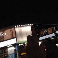 グッチが16年クルーズコレクションのスペシャルフィルムを東京・渋谷のスクランブル交差点を取り囲む5つのビッグビジョンで同時放映