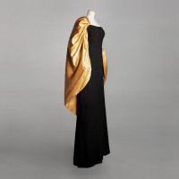 バレンシアガ イヴニング・ドレス　1951年秋冬 ガリエラ宮パリ市立モード美術館蔵