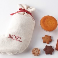 ノワ・ドゥ・ブールのソックス型パッケージにフィナンシェ、マドレーヌ、クッキーを詰めた焼菓子セット（1,800円）