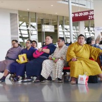 じわじわくるいくしゅんワールド 初写真集 ですよねー 刊行 Photo 2 5 Fashion Headline