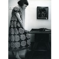 ドレス≪カトリッリ≫ファブリック≪プケッティ≫(ブーケ)、服飾・図案デザイン:アンニカ・リマラ、1964 年