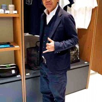 開店初日に来場した木梨憲武氏