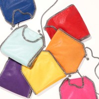 ステラ・マッカートニーのアイコニックなバッグ「ファラベラ」が7色で登場する「レインボー ポップ ファラベラ コレクション」