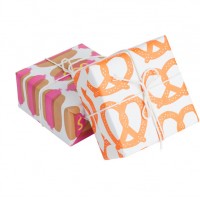 「Hot Dogs + Pretzels Gift Wrap」（4枚入り／1,000円）