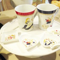 「アリス・イン・ワンダーランドの世界 at GINZA MITSUKOSHI」が28日まで銀座三越で開催中