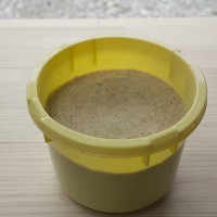 【手前味噌作り5】ギュッと押して平らに