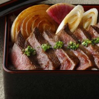 日本料理 和田倉の「神戸牛のミスジステーキ重」（8,700円）