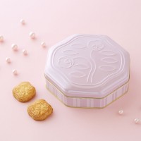 「花椿ビスケット限定缶 パールピンク」（24枚入 1,500円）