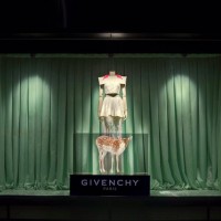 ジバンシィが限定カプセルコレクション「GIVENCHY ESSENTIALS」の発売に当たり、伊勢丹新宿店と初のコラボレーション企画を実施