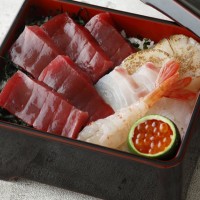日本料理 「近海産本まぐろメインの海鮮重ランチ」（税込サ別／8,700円）