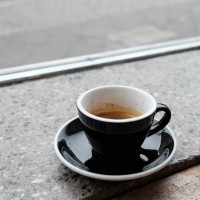 コーヒーショップで目覚めの一杯