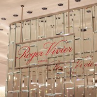 ロジェ ヴィヴィエが新宿伊勢丹に新店をオープン！愛らしいフラワープリントの限定シューズ＆バッグも