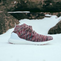 「ULTRABOOST MID KITH」（2万6,000円）