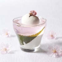 「桜パンナコッタ」  （750円）
