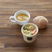 スープ ストックトーキョーがJAL国際線の機内食として「北海道産とうもろこしと鶏肉のシチュー」を提供開始