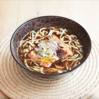 琉球ラフテー醤油拉麺（1杯/税込864円）