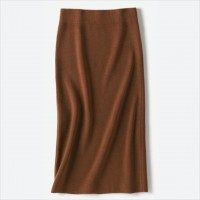 W UメルのブレンドIラインスカート（3,990円）