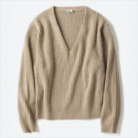 W UシャイニーVネッククロップドセーター（3,990円）