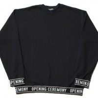 スウェットシャツ ブラック（1万4,000円）