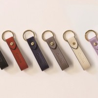 「CABレザー製オリジナルキーホルダー」全6色各30個限定（税込3,240円）