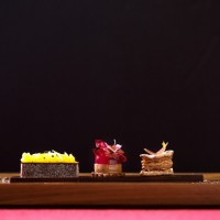 スイーツコース「ムニュ・デセール バレンタイン」（3,500）、1品目「カカオの宝石」